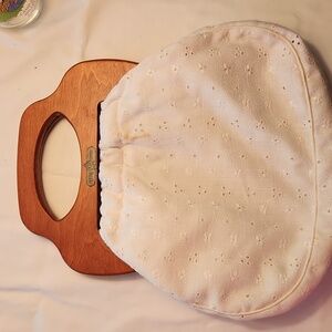 Euc Vintage Banner House white eyelet fabric purse with wood handles